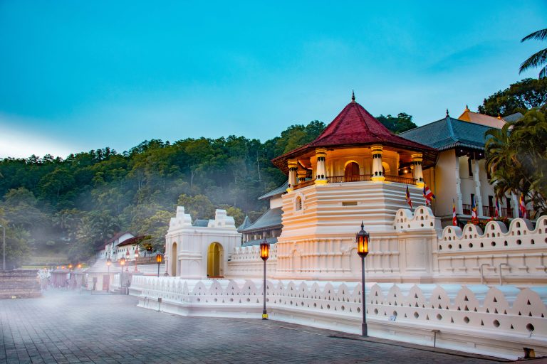 temple-of-tooth-relic-unesco-heritage-moonheaven-travels